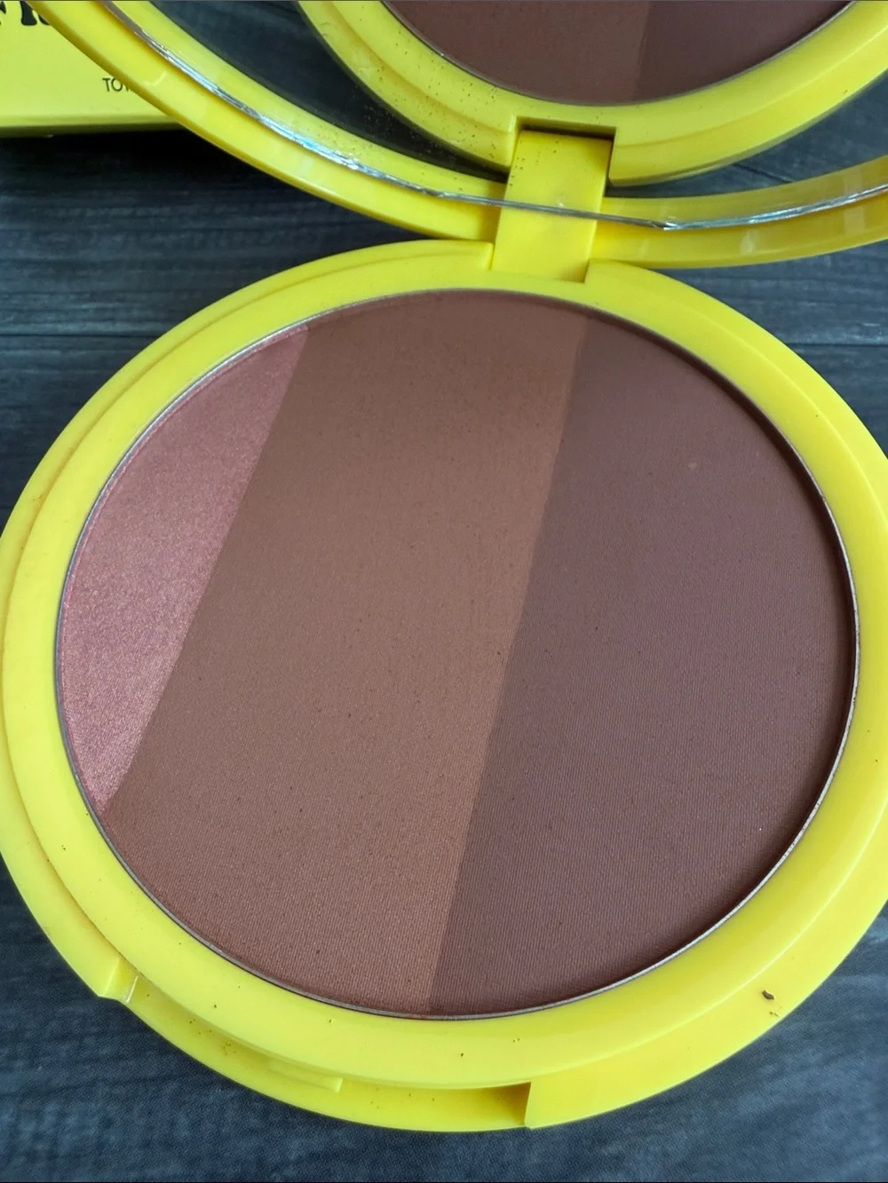 Trixie Cosmetics Flower Power Bronzer Palette - Yellow & White